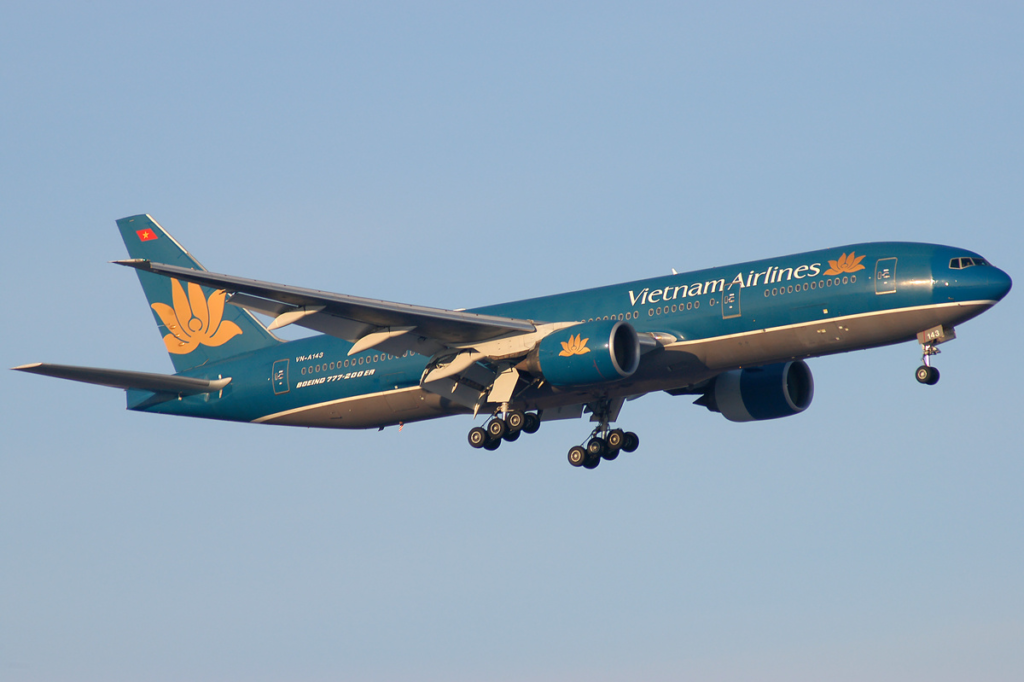 vietnam airlines boeing 777 200er vn a143 dme 2009 2 19